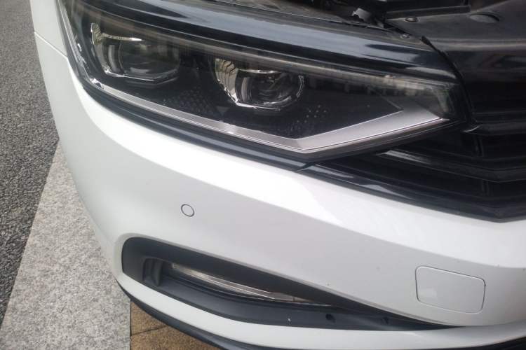 Used Volkswagen Variant 2021 2.0T Comfort Edition Right Front Headlight