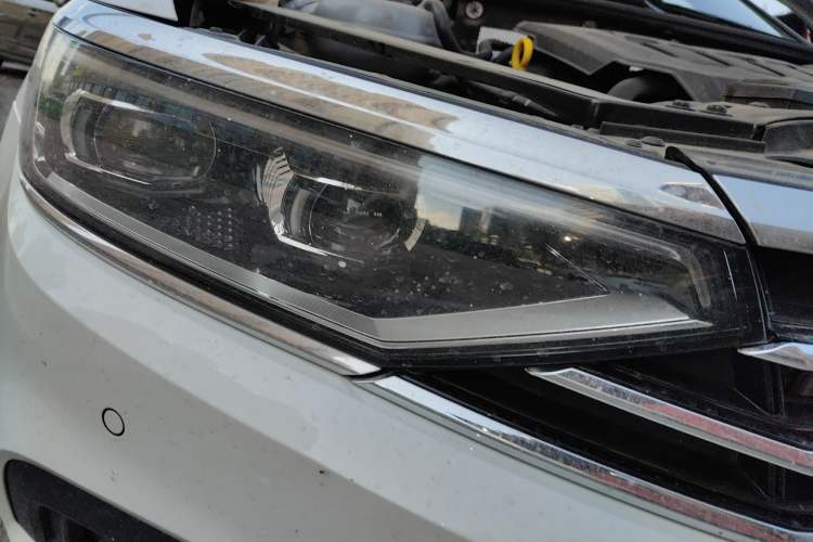Used Volkswagen Variant 2021 2.0T Comfort Edition Right Front Headlight