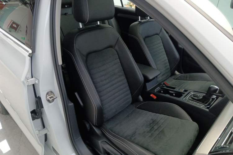 Used Volkswagen Variant 2021 2.0T Comfort Edition Right Front Seat
