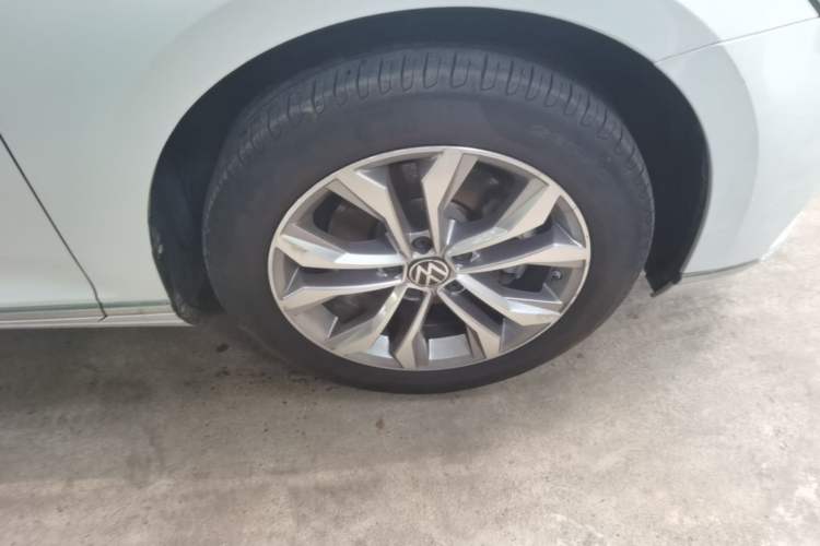 Used Volkswagen Variant 2021 2.0T Comfort Edition Right Front Wheel Hub