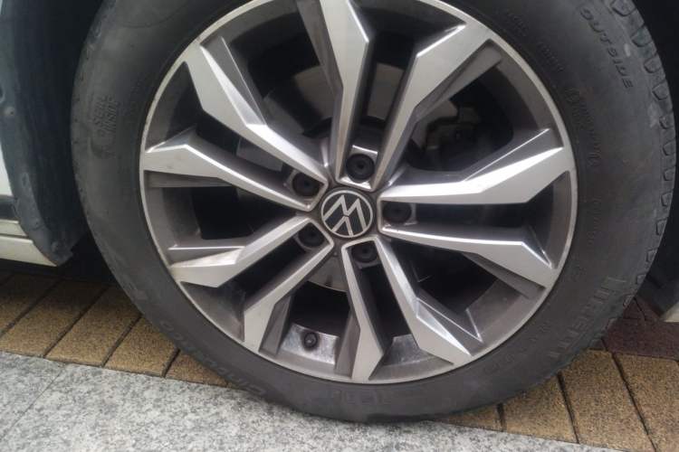 Used Volkswagen Variant 2021 2.0T Comfort Edition Right Front Wheel Hub