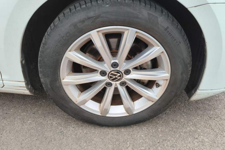 Used Volkswagen Variant 2021 2.0T Comfort Edition Right Front Wheel Hub