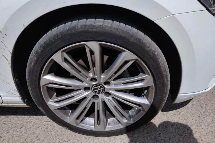 Used Volkswagen Variant 2021 2.0T Comfort Edition Right Front Wheel Hub