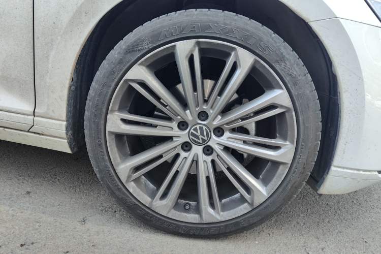 Used Volkswagen Variant 2021 2.0T Comfort Edition Right Front Wheel Hub