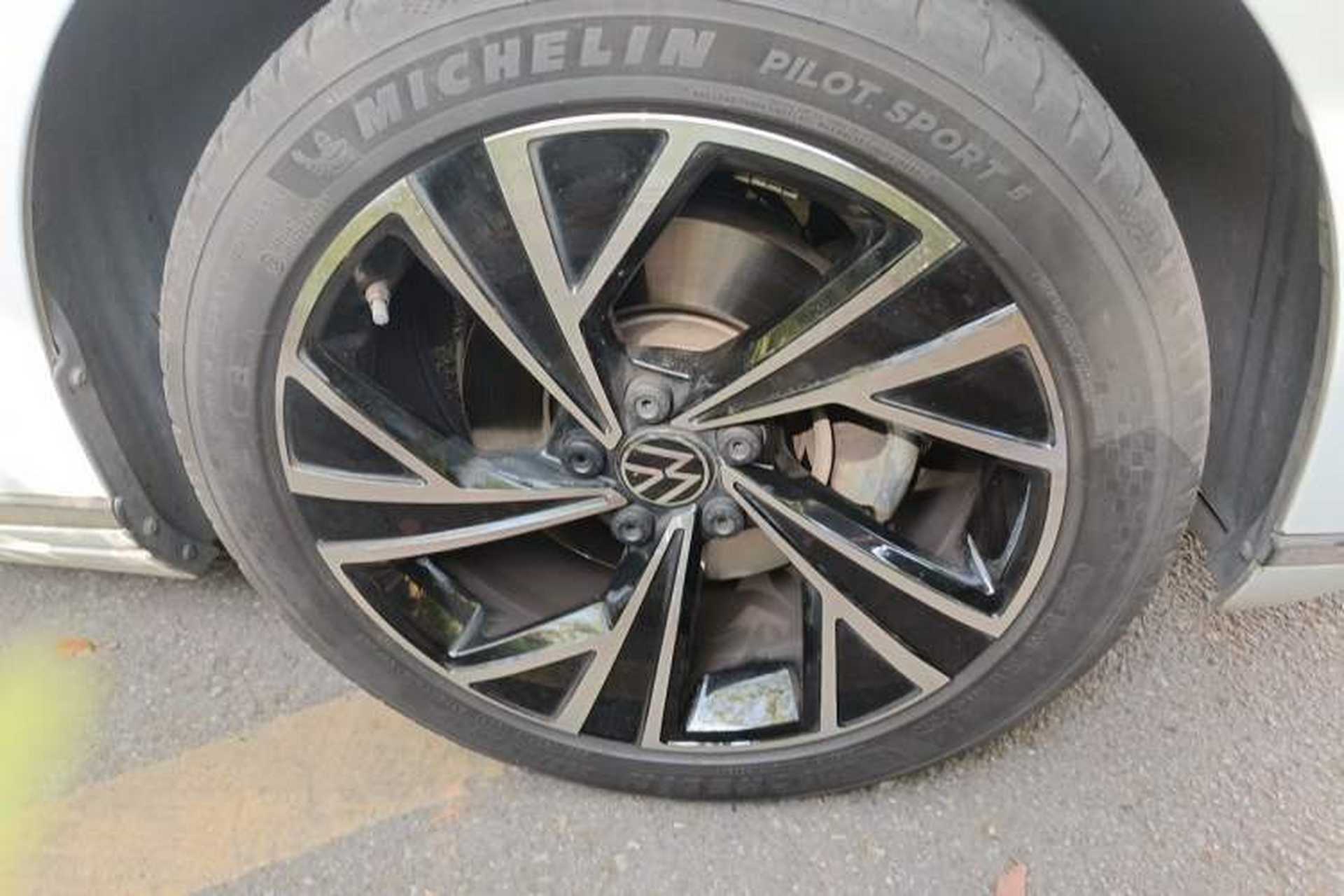 Used Volkswagen Variant 2021 2.0T Comfort Edition Right Front Wheel Hub