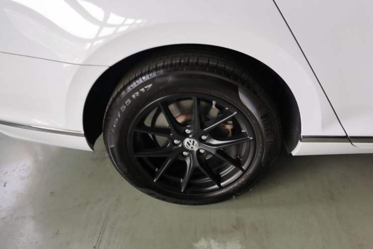 Used Volkswagen Variant 2021 2.0T Comfort Edition Right Rear Wheel Hub