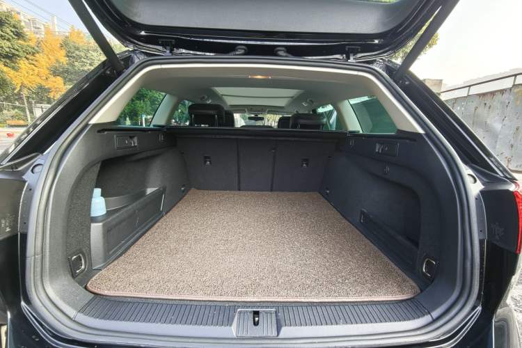 Used Volkswagen Variant New Energy 2019 GTE model Trunk