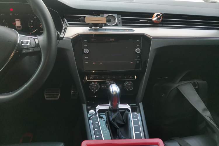 Used Volkswagen Variant New Energy 2019 GTE model Audio And AC Panel