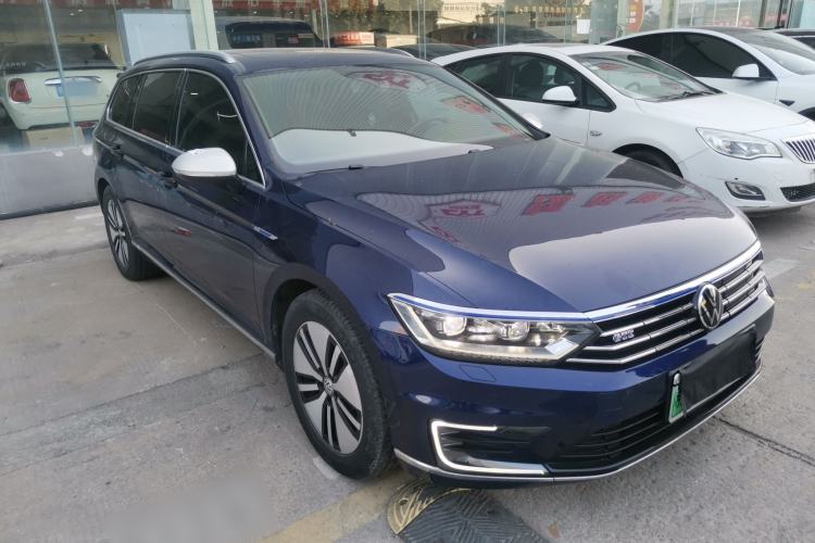 Used Volkswagen Variant New Energy 2019 GTE model Front Right 45 Deg