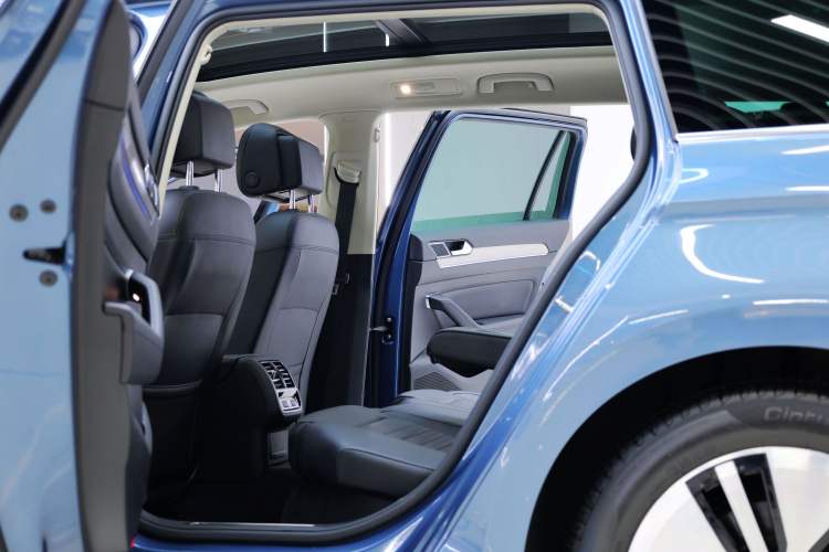 Used Volkswagen Variant New Energy 2019 GTE model Interior 10
