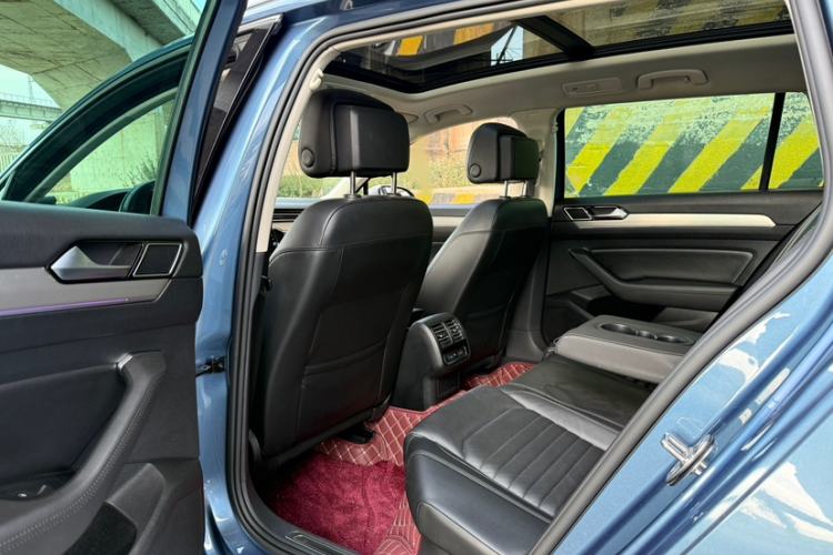 Used Volkswagen Variant New Energy 2019 GTE model Interior 2