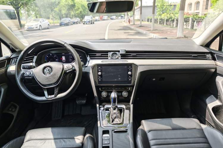 Used Volkswagen Variant New Energy 2019 GTE model Interior 3