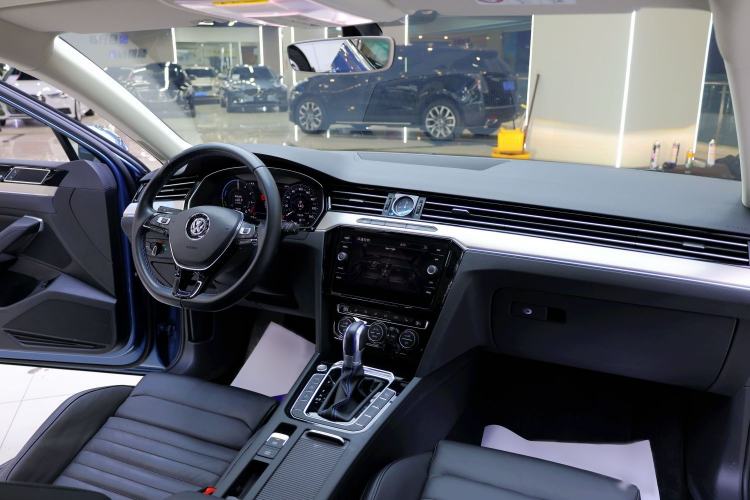 Used Volkswagen Variant New Energy 2019 GTE model Interior 4