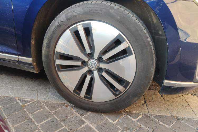 Used Volkswagen Variant New Energy 2019 GTE model Right Front Wheel Hub
