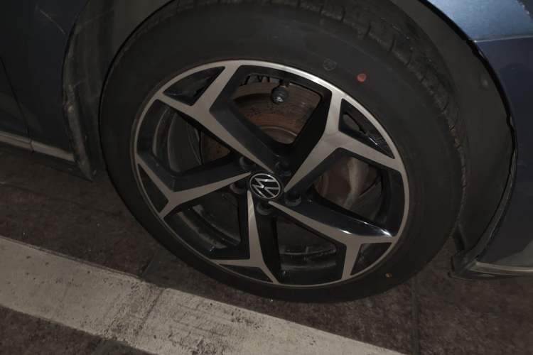 Used Volkswagen Variant New Energy 2019 GTE model Right Front Wheel Hub