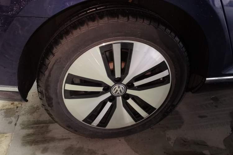 Used Volkswagen Variant New Energy 2019 GTE model Right Rear Wheel Hub