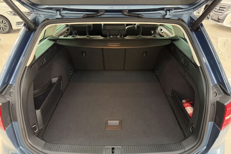 Used Volkswagen Variant New Energy 2019 GTE model Trunk