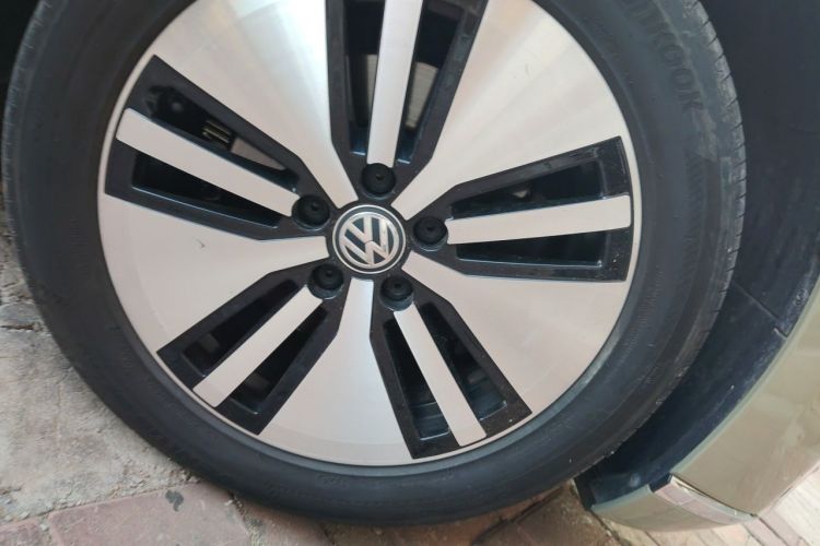 Used Volkswagen Variant New Energy 2019 GTE model Right Front Wheel Hub