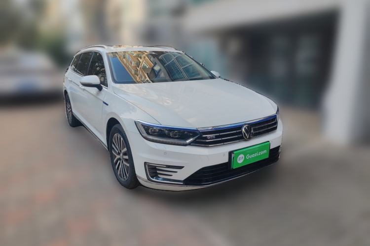 Used Volkswagen Variant New Energy 2019 GTE model Front Right 45 Deg