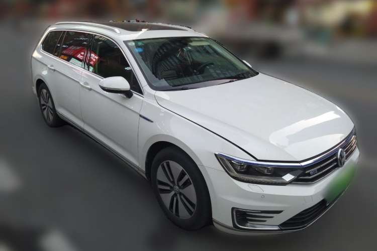 Used Volkswagen Variant New Energy 2019 GTE model Front Right 45 Deg