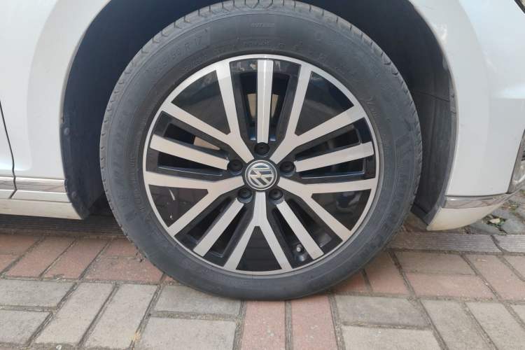Used Volkswagen Variant New Energy 2019 GTE model Right Front Wheel Hub