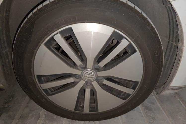 Used Volkswagen Variant New Energy 2019 GTE model Right Front Wheel Hub