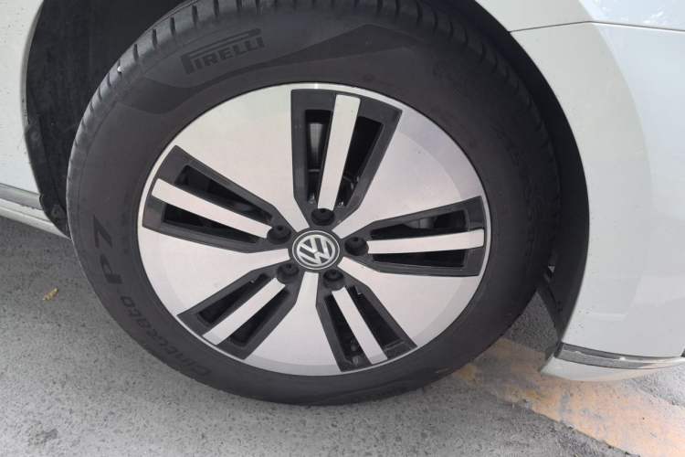 Used Volkswagen Variant New Energy 2019 GTE model Right Front Wheel Hub