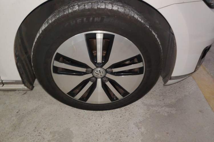 Used Volkswagen Variant New Energy 2019 GTE model Right Front Wheel Hub