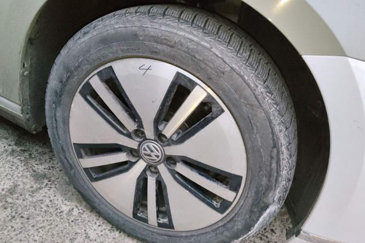 Used Volkswagen Variant New Energy 2019 GTE model Right Front Wheel Hub