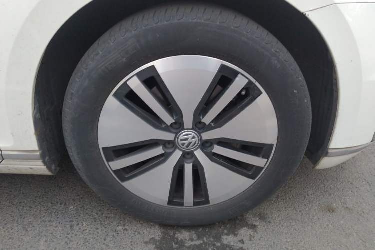 Used Volkswagen Variant New Energy 2019 GTE model Right Front Wheel Hub