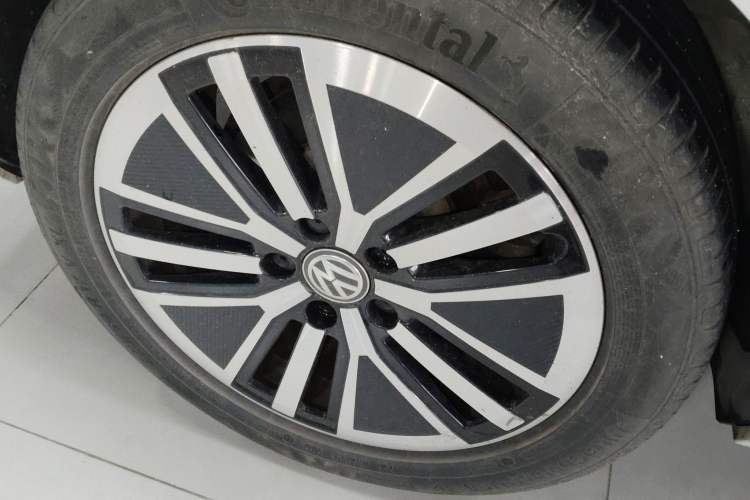 Used Volkswagen Variant New Energy 2019 GTE model Right Rear Wheel Hub