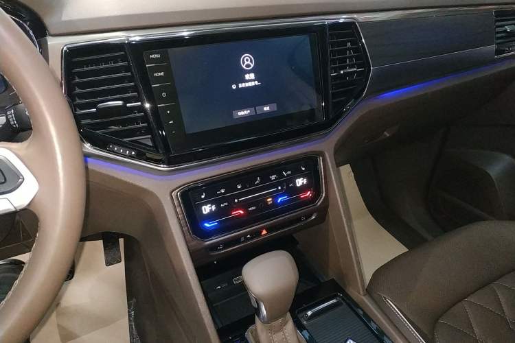 Used Volkswagen Viloran 2020 380TSI Prestige Edition Audio And AC Panel