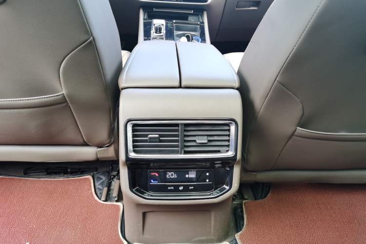 Used Volkswagen Viloran 2022 330TSI Luxury Edition Exterior 2
