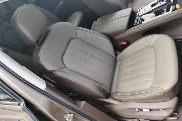 Used Volkswagen Viloran 2022 330TSI Luxury Edition Interior 7