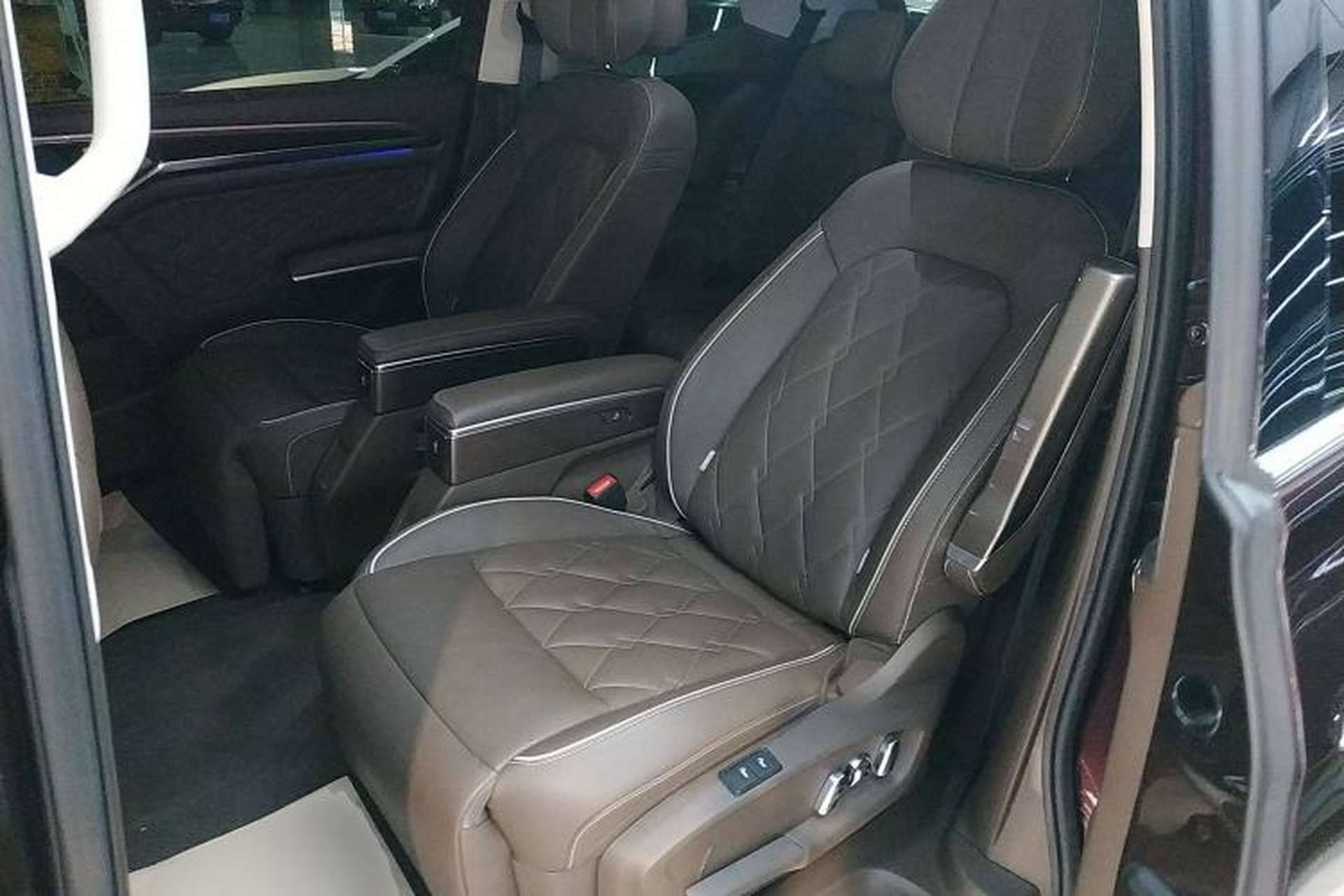 Used Volkswagen Viloran 2020 380TSI Prestige Edition Left Rear Seat