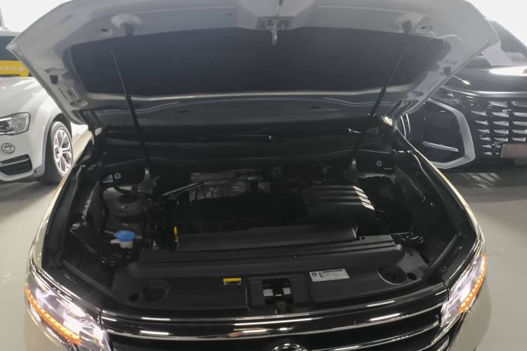 Used Volkswagen Viloran 2024 330TSI Luxury Edition Engine Bay