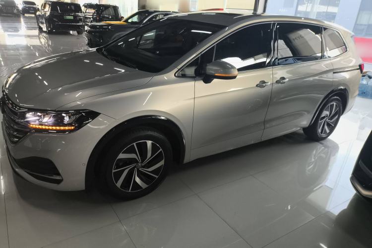 Used Volkswagen Viloran 2024 330TSI Luxury Edition Exterior 3