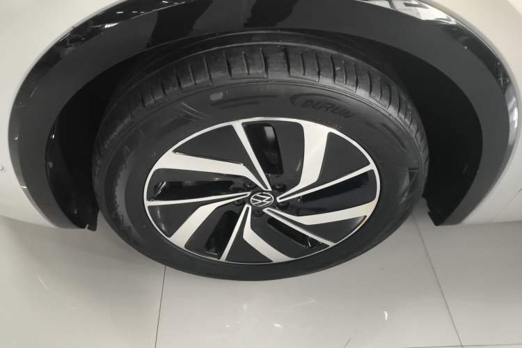 Used Volkswagen Viloran 2024 330TSI Luxury Edition Exterior 7