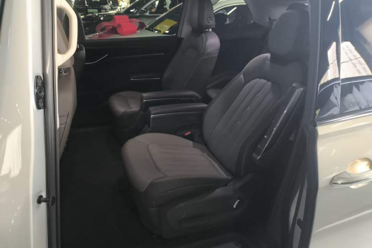 Used Volkswagen Viloran 2024 330TSI Luxury Edition Interior 4