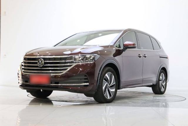 Ojetý Volkswagen Viloran 2022 380TSI Luxury Edition