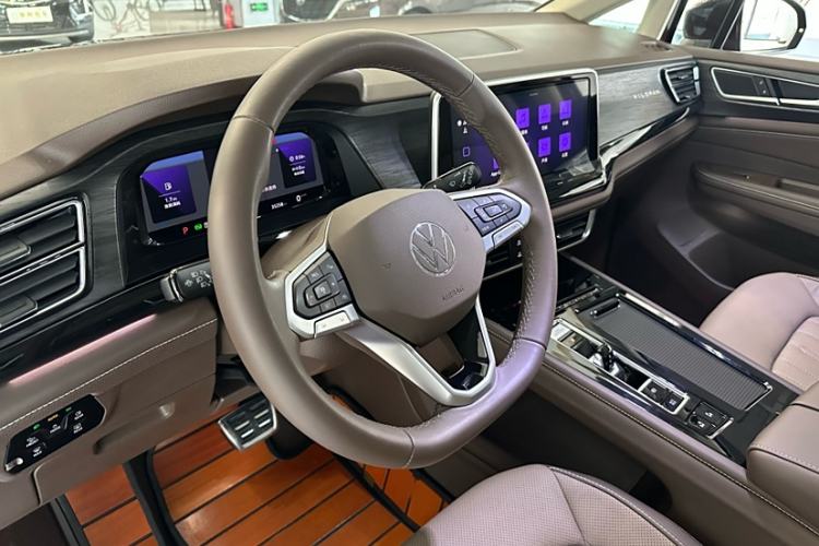 Used Volkswagen Viloran 2022 380TSI Luxury Edition Interior 2