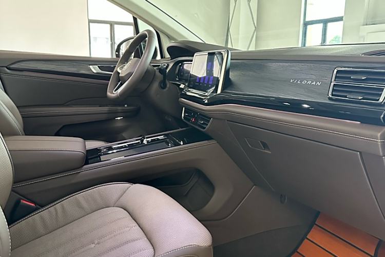 Used Volkswagen Viloran 2022 380TSI Luxury Edition Interior 7