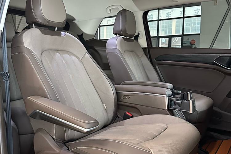 Used Volkswagen Viloran 2022 380TSI Luxury Edition Interior 9