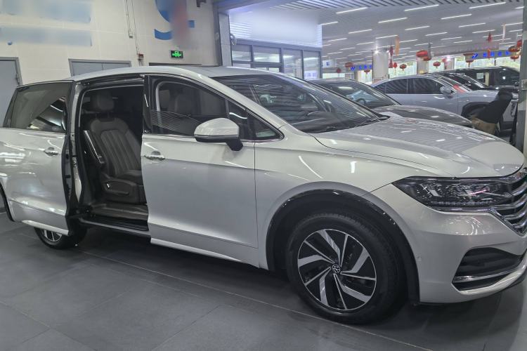 Used Volkswagen Viloran 2024 330TSI Luxury Edition Exterior 2