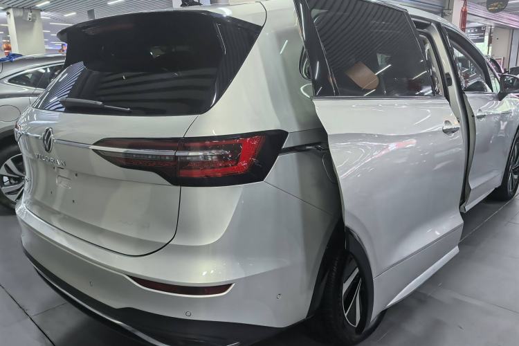 Used Volkswagen Viloran 2024 330TSI Luxury Edition Exterior 4