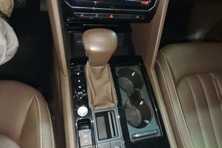Used Volkswagen Viloran 2020 330TSI Luxury Edition Gear Lever