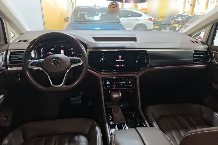 Used Volkswagen Viloran 2020 330TSI Luxury Edition Interior 2