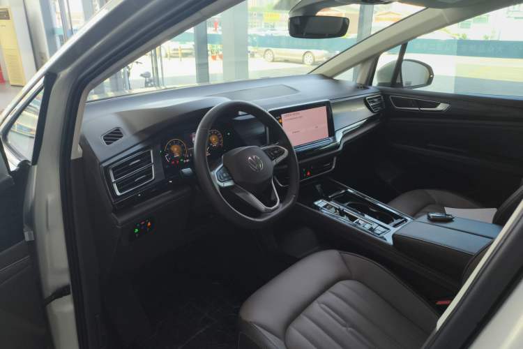 Used Volkswagen Viloran 2024 330TSI Luxury Edition Interior 3