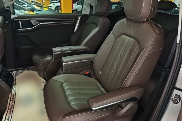 Used Volkswagen Viloran 2020 330TSI Luxury Edition Interior 4