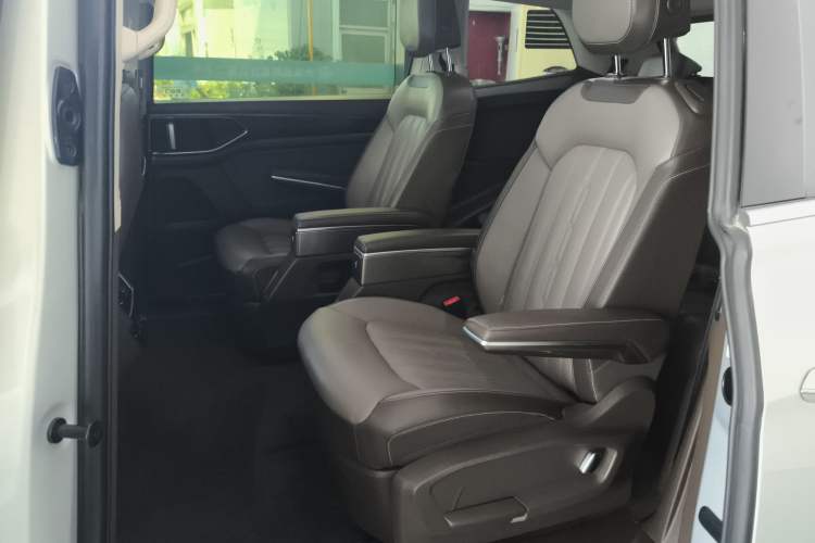 Used Volkswagen Viloran 2024 330TSI Luxury Edition Interior 4
